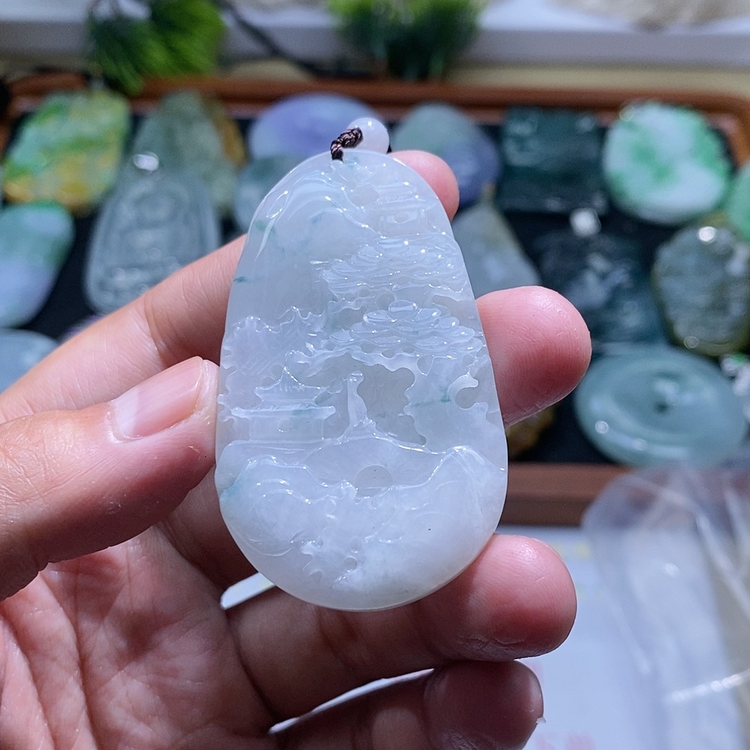 【闪购商品】翡翠颈饰未镶嵌山水