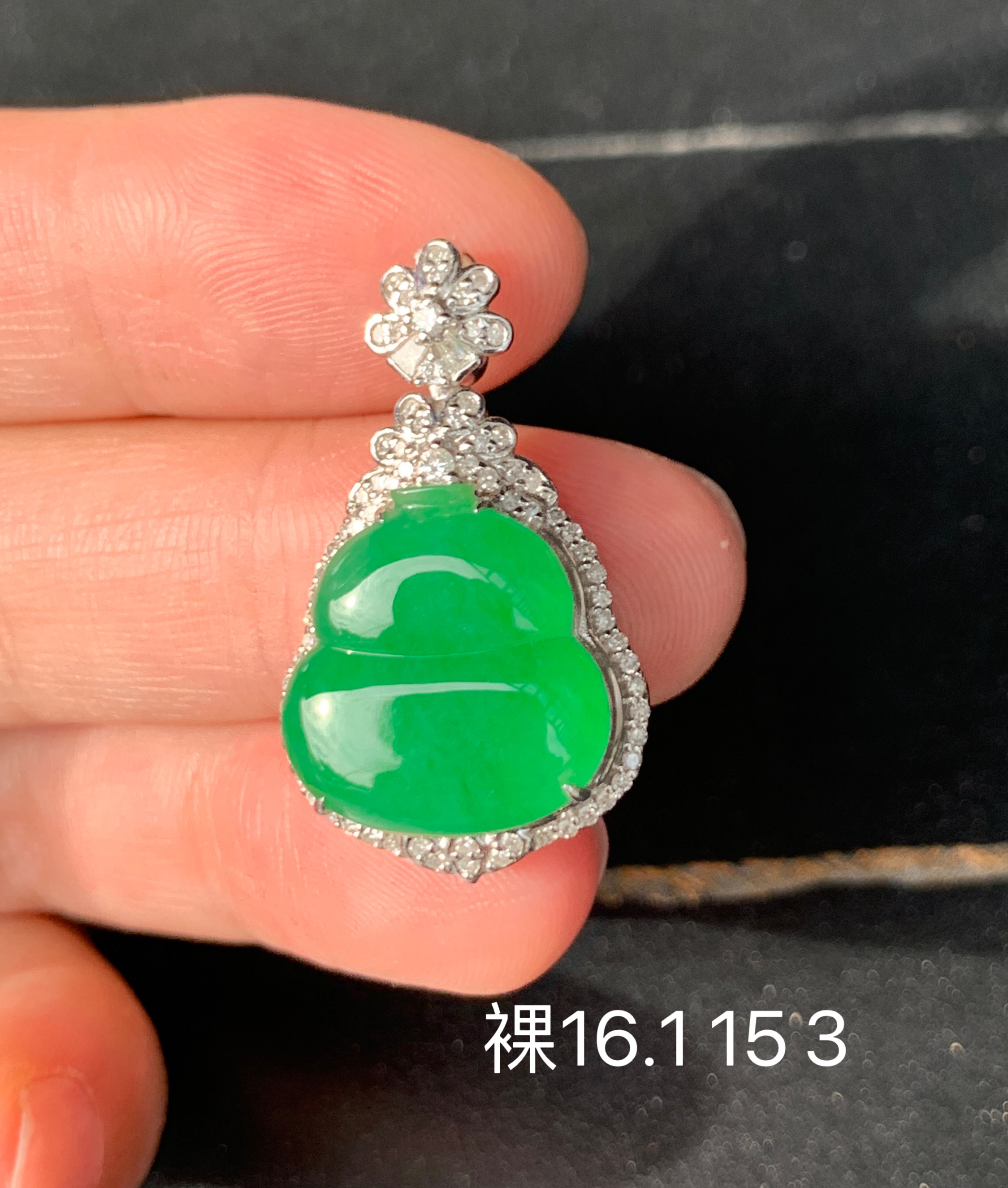 满绿葫芦翡翠吊坠