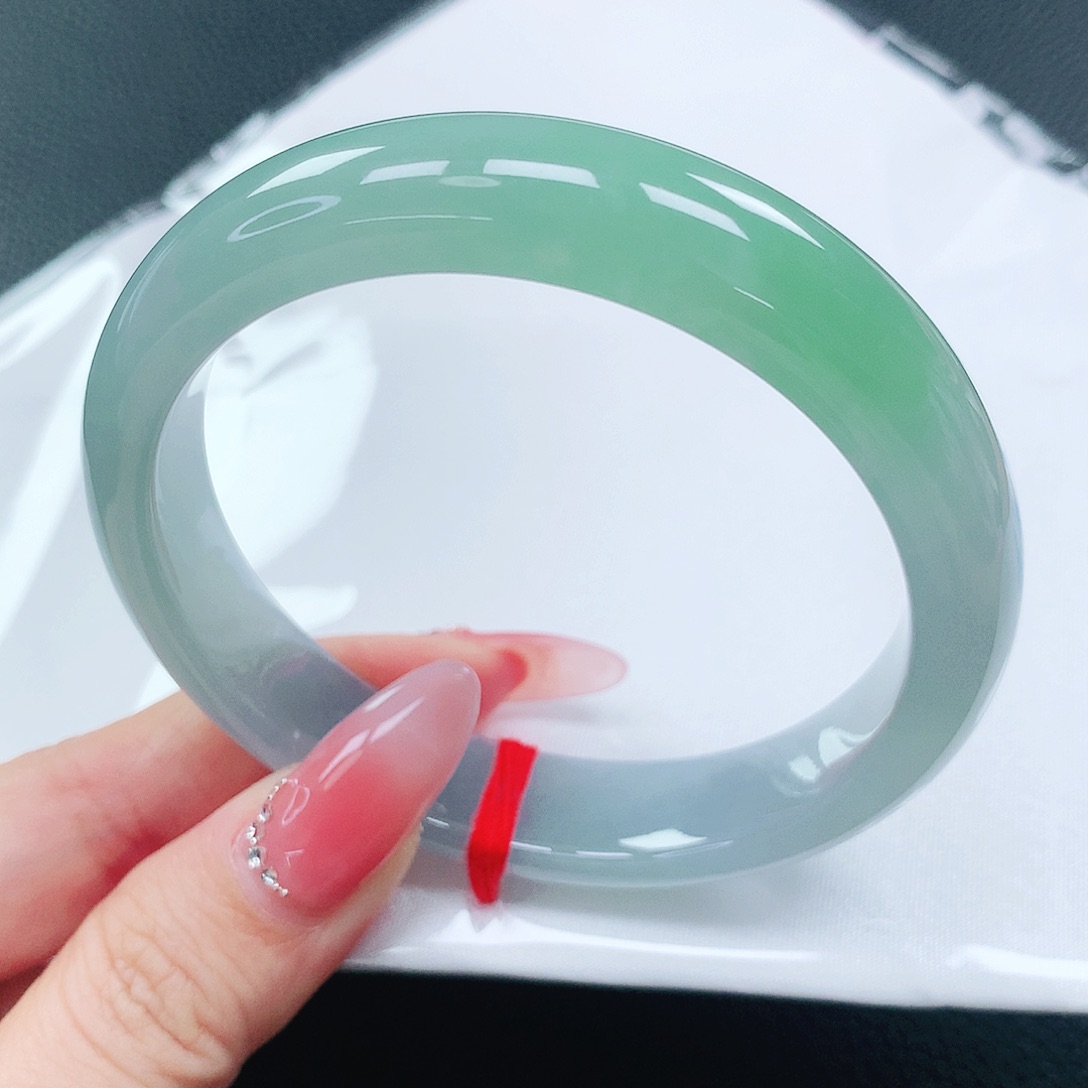 翡翠手镯未镶嵌58圈
