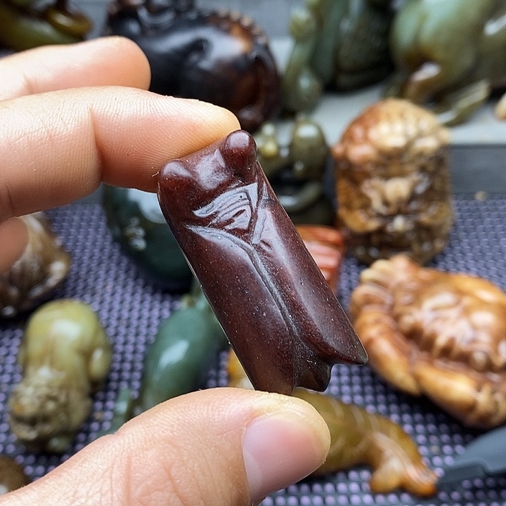 未镶嵌蛇纹石玉颈饰