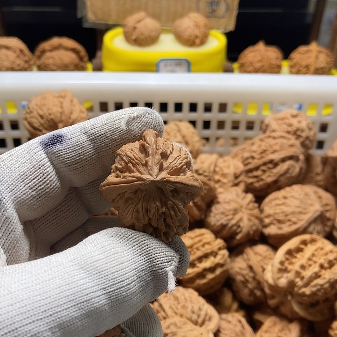 用***3文玩核桃吊坠白狮子