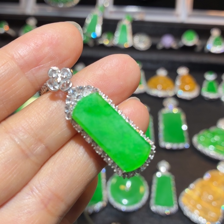 翡翠18K金镶嵌吊坠(不含链)翡翠