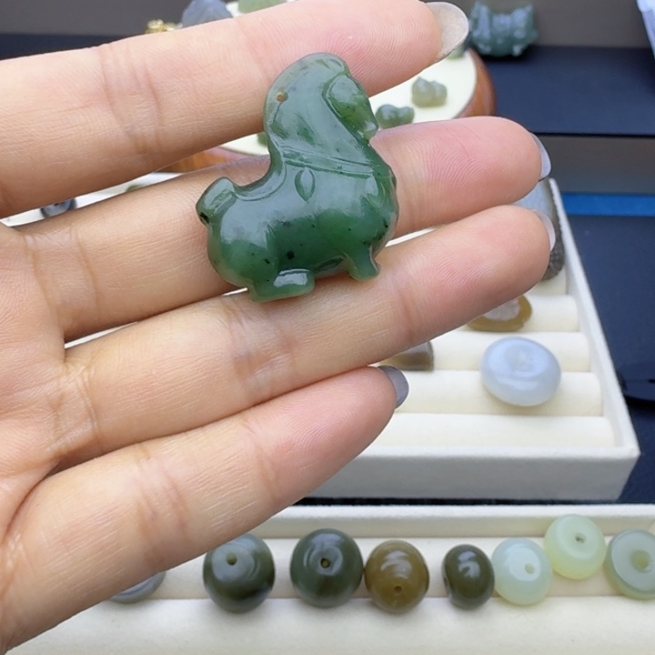 余****和田玉（糖玉）未镶嵌车挂