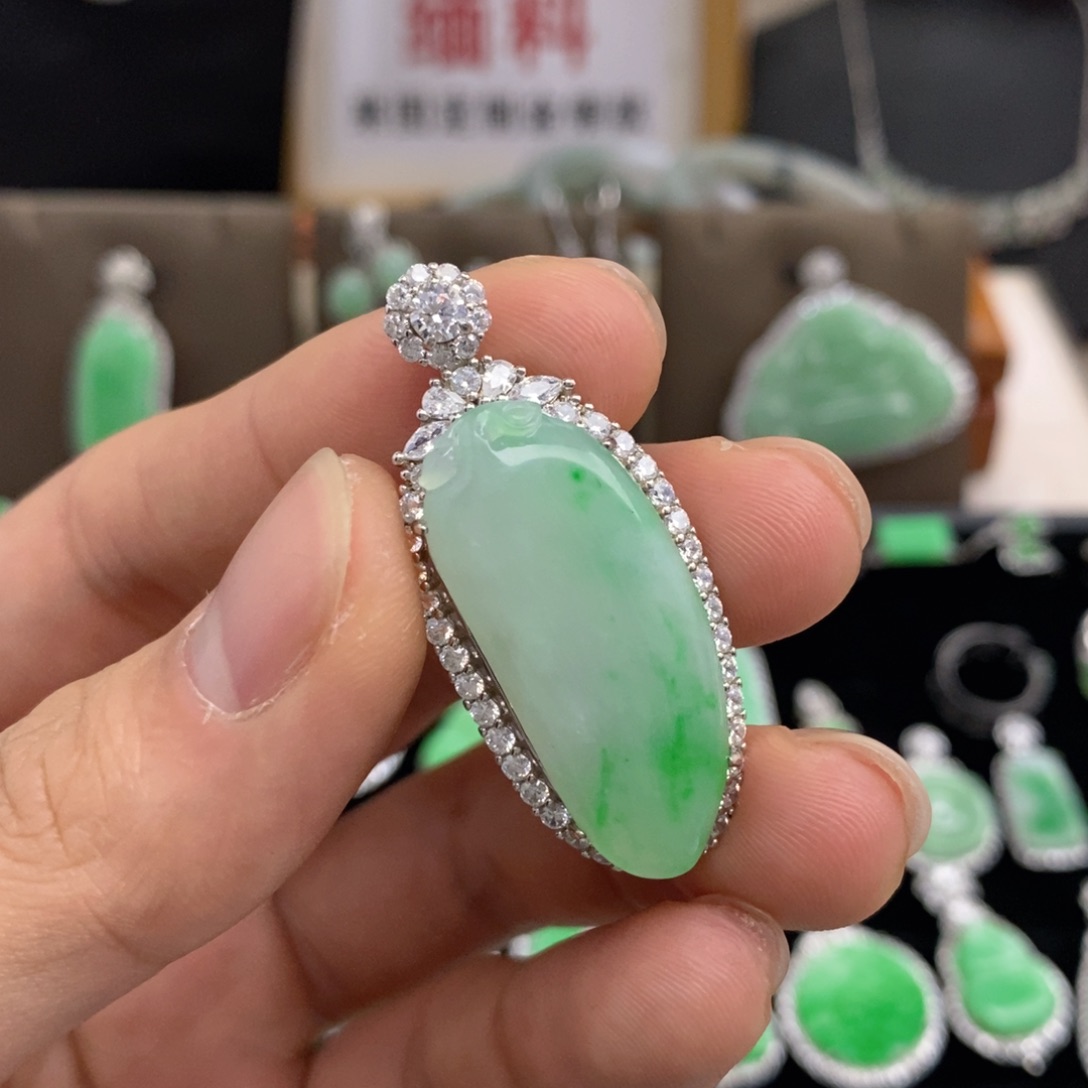 翡翠颈饰银S925镶嵌?****?天然翡翠