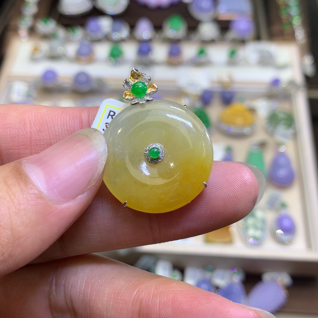 翡翠颈饰18K金镶嵌翡翠