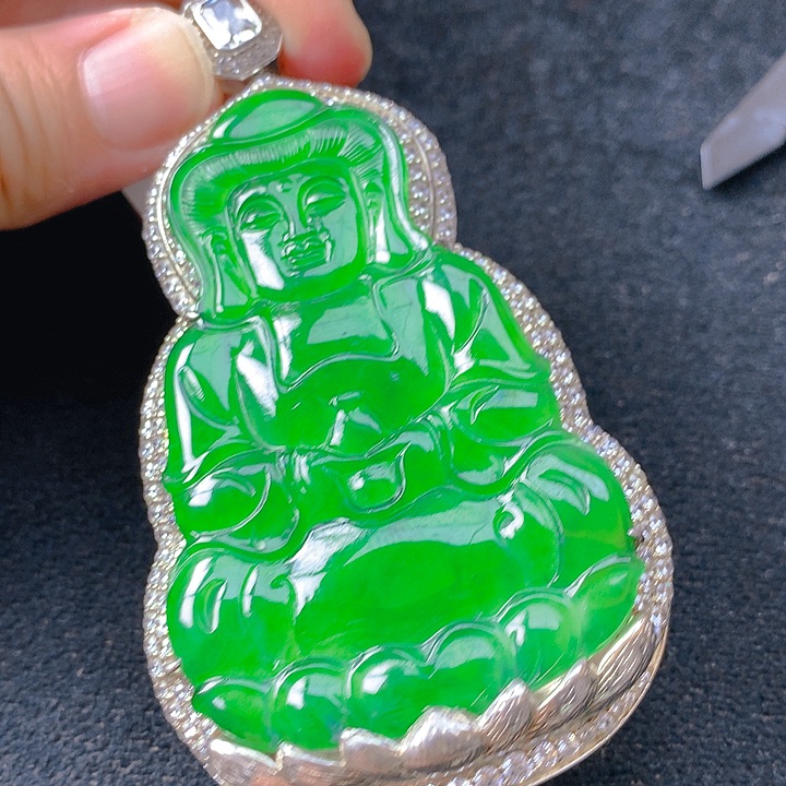 在***望翡翠银S925镶嵌颈饰
