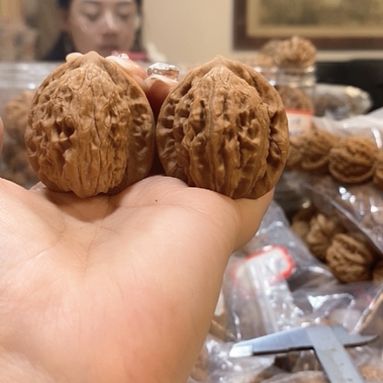 文玩核桃吊坠38大红袍有水尖