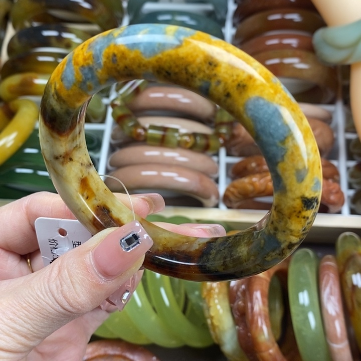 蛇纹石玉手镯未镶嵌60