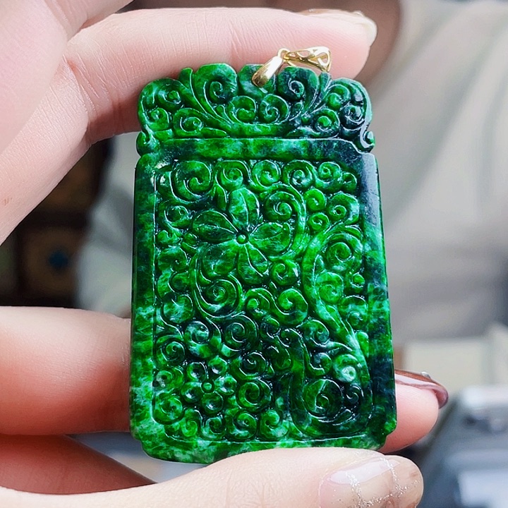 翡翠18K金镶嵌颈饰多样性