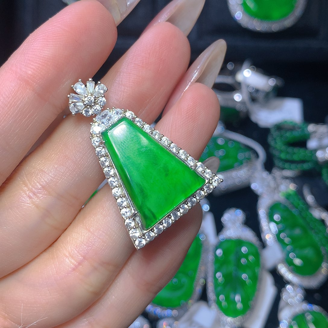 翡翠颈饰银S925镶嵌翡翠