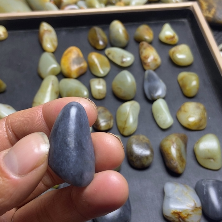 过***客和田玉（糖玉）未镶嵌珠宝奇石