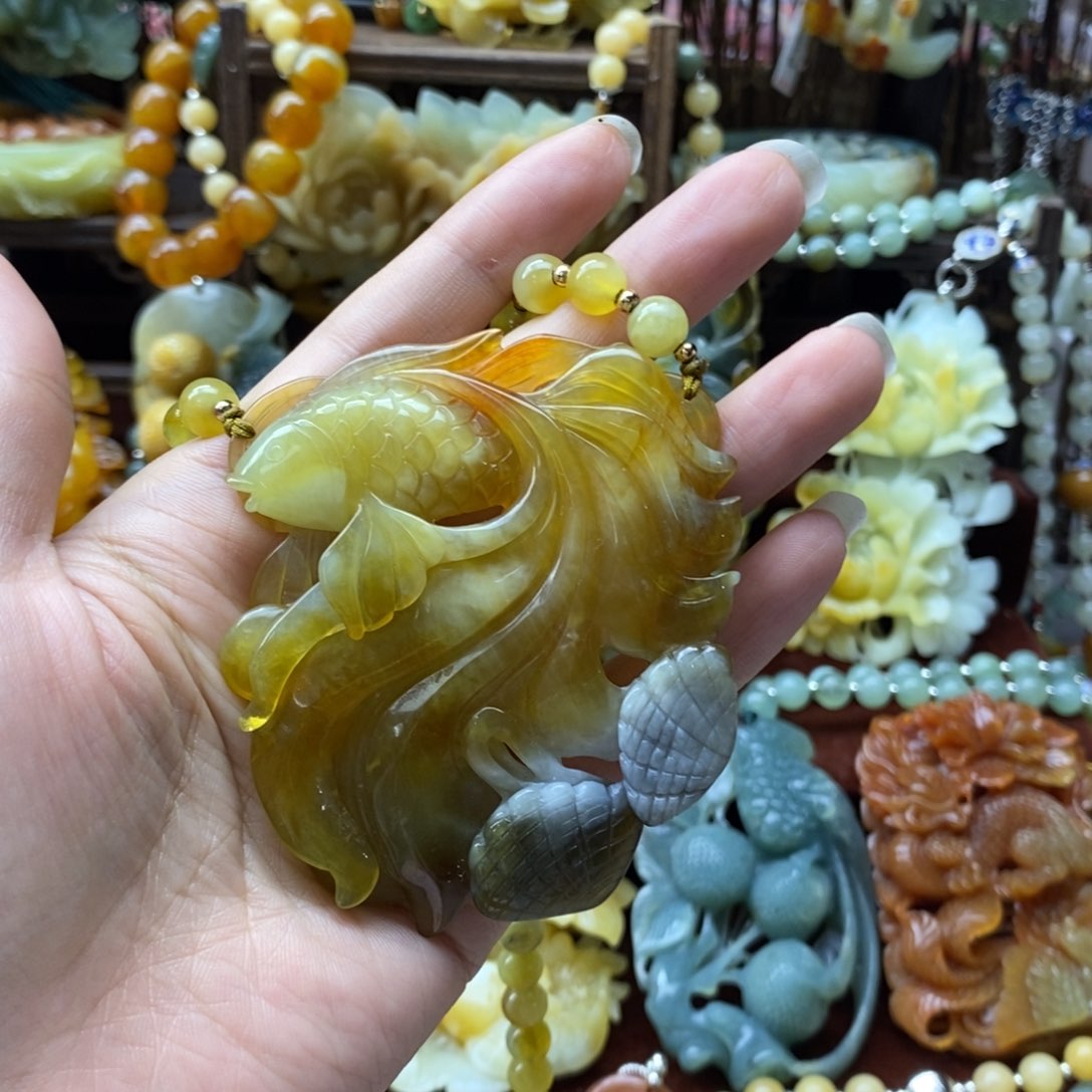 蛇纹石玉挂件未镶嵌