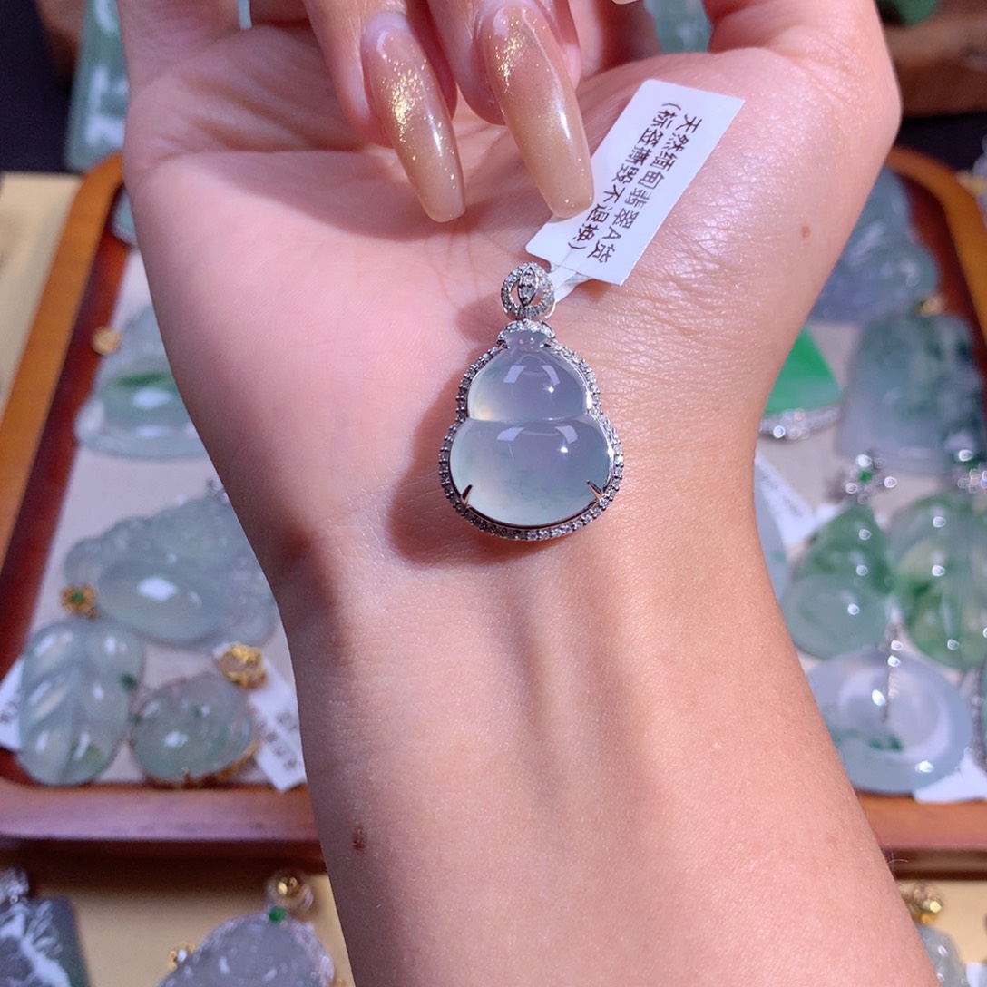 翡翠吊坠(不含链)18K金镶嵌