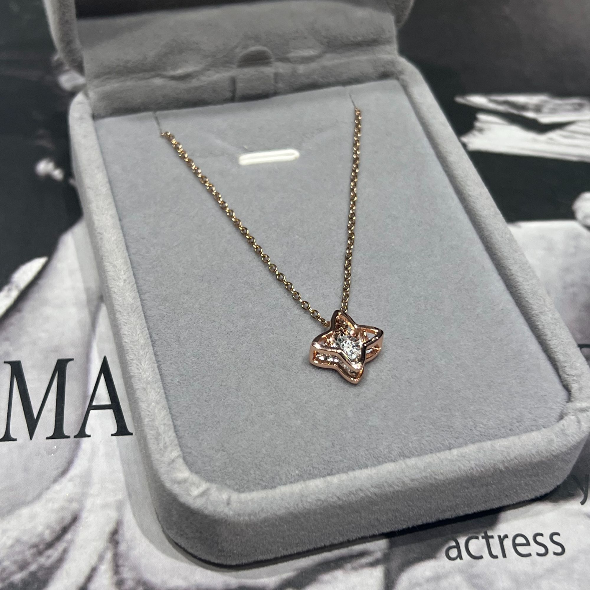 闪耀星动·时尚灵动四芒星钻石项链四叶花百搭灵动系列吊坠