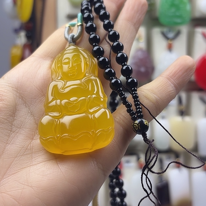 吉***儿石英质玉未镶嵌颈饰