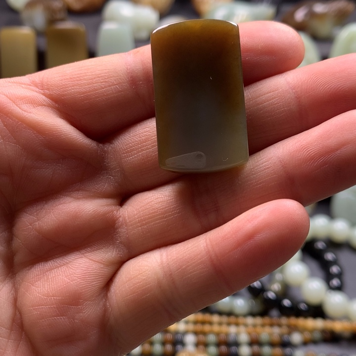 和田玉（糖玉）颈饰未镶嵌