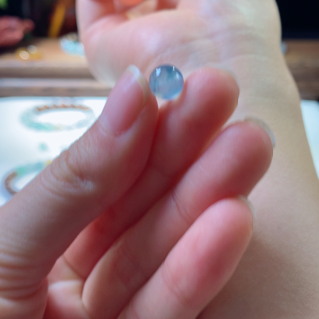 翡翠散珠蓝紫底飘花单珠