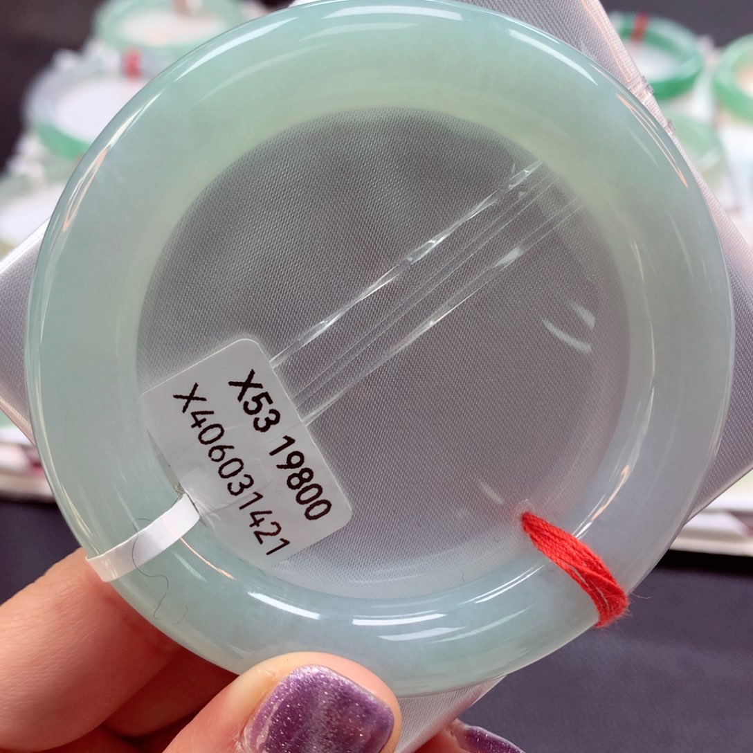 翡翠手镯（圆镯）未镶嵌22号85（有美人痣）