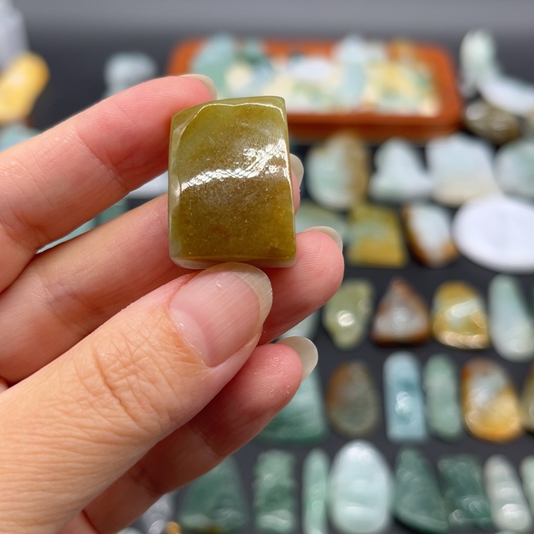 颈饰未镶嵌翡翠无事牌