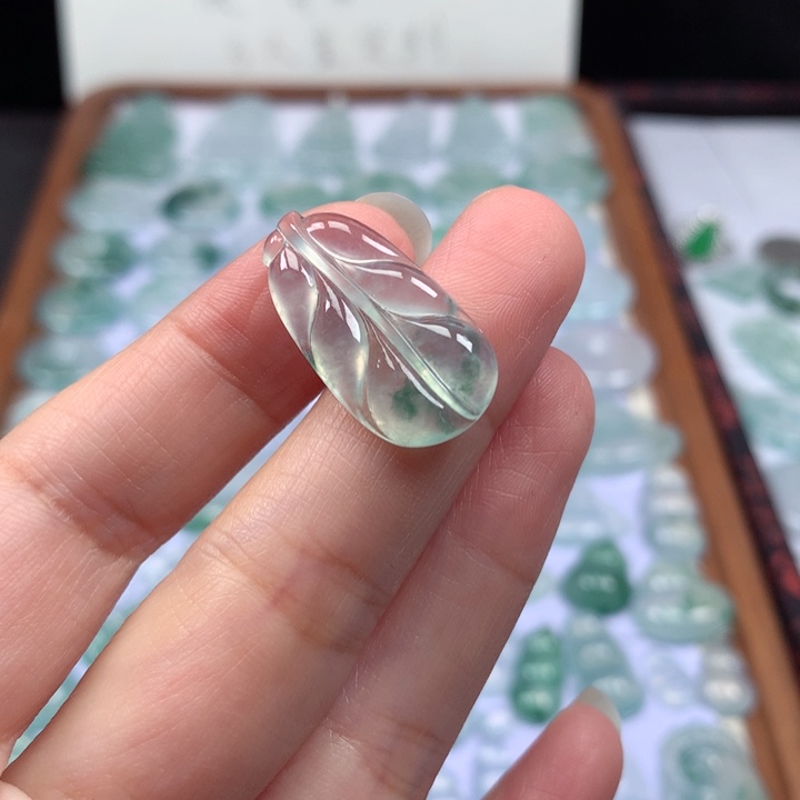 颈饰未镶嵌翡翠高冰飘花叶子