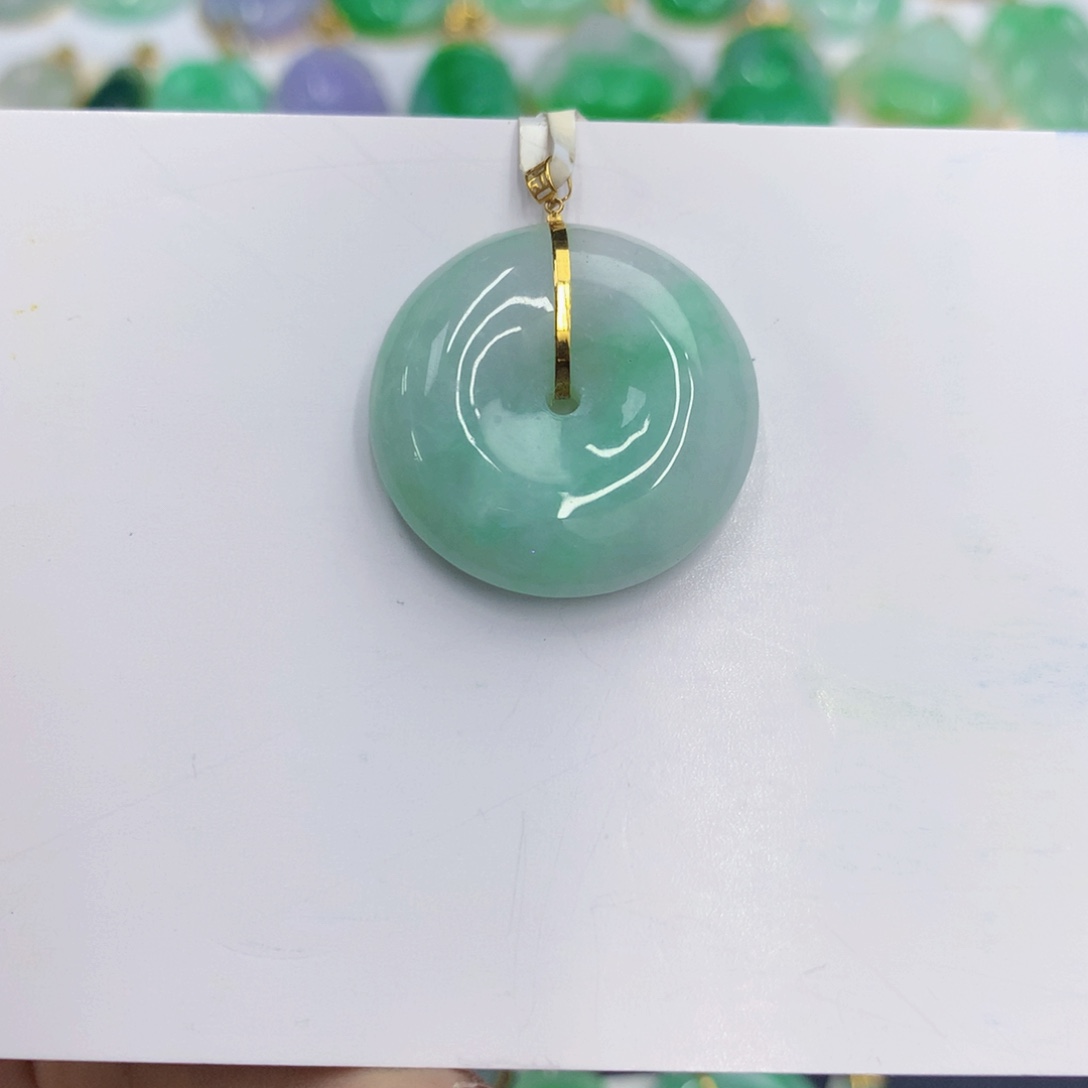 翡翠18K金镶嵌颈饰翡翠