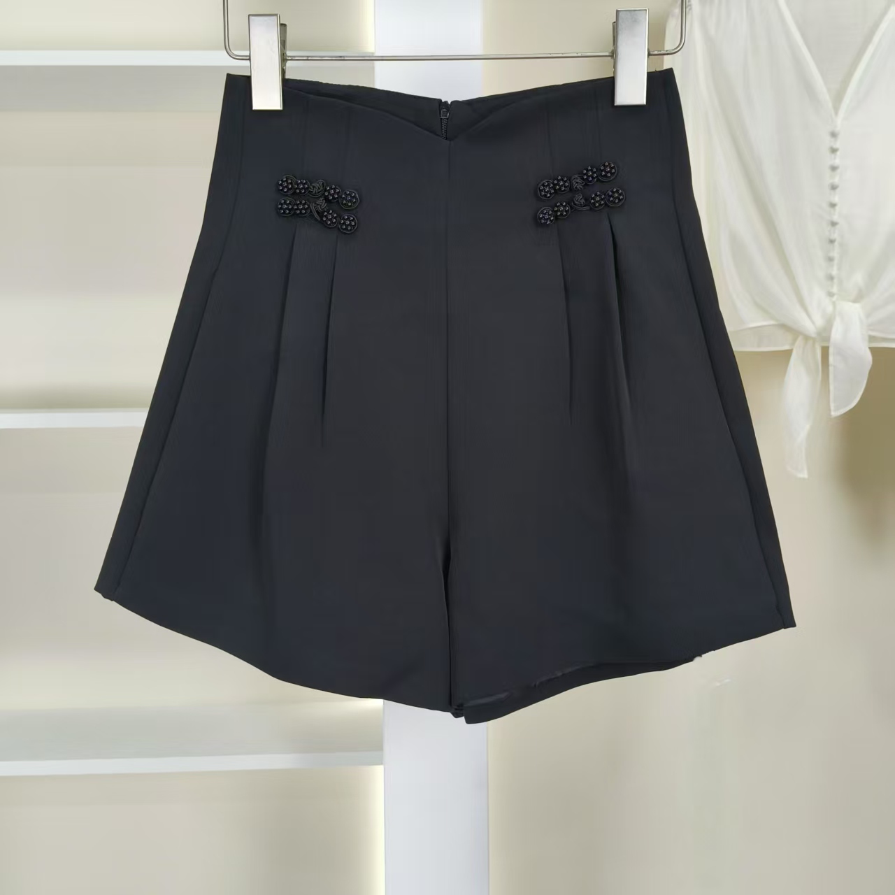 麦迪尚品【Miss-O】50421246 夏季简约国风盘扣百搭短裤黑色