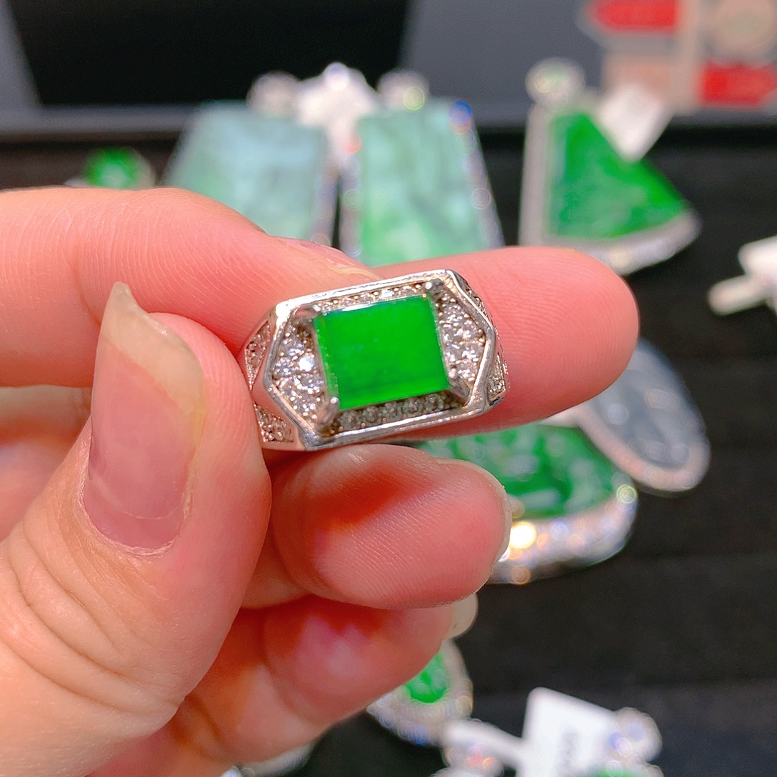 翡翠银S925镶嵌颈饰翡翠