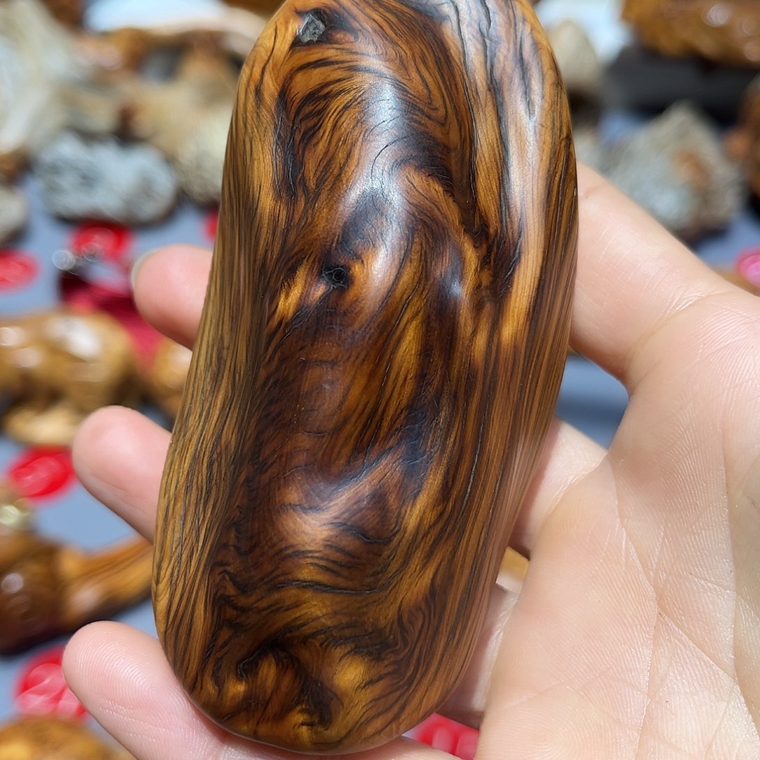 @****太行崖柏陈华手把玩