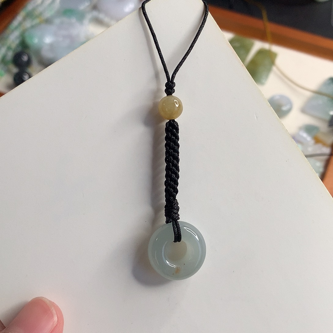 A***y翡翠未镶嵌颈饰甜甜圈