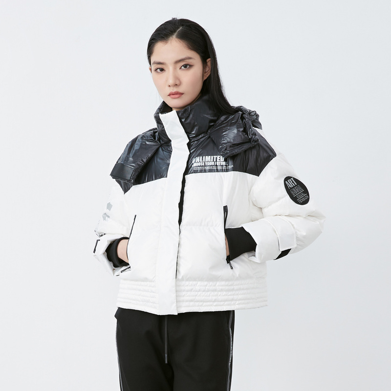 S·DEER圣迪奥女装时尚高领连帽撞色字母罗纹短款羽绒服S21462414