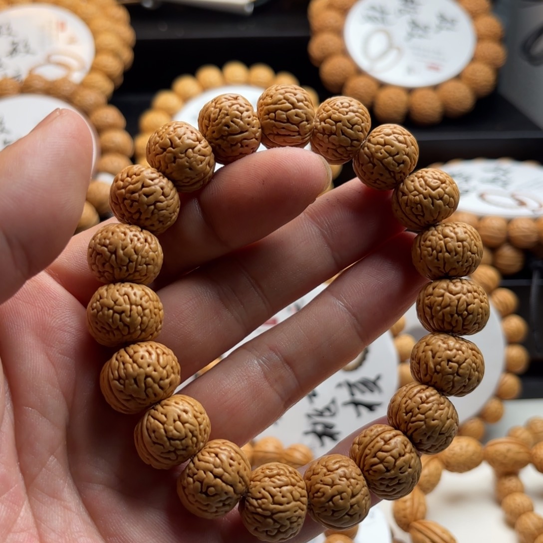 我***的菩提籽类桃核脑纹精品手串