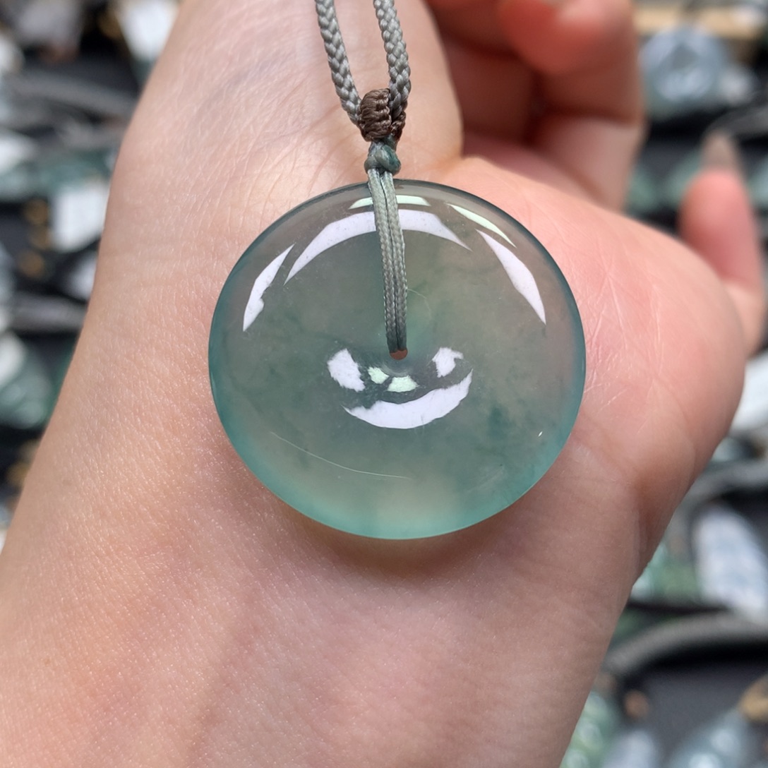 翡翠颈饰未镶嵌扣子