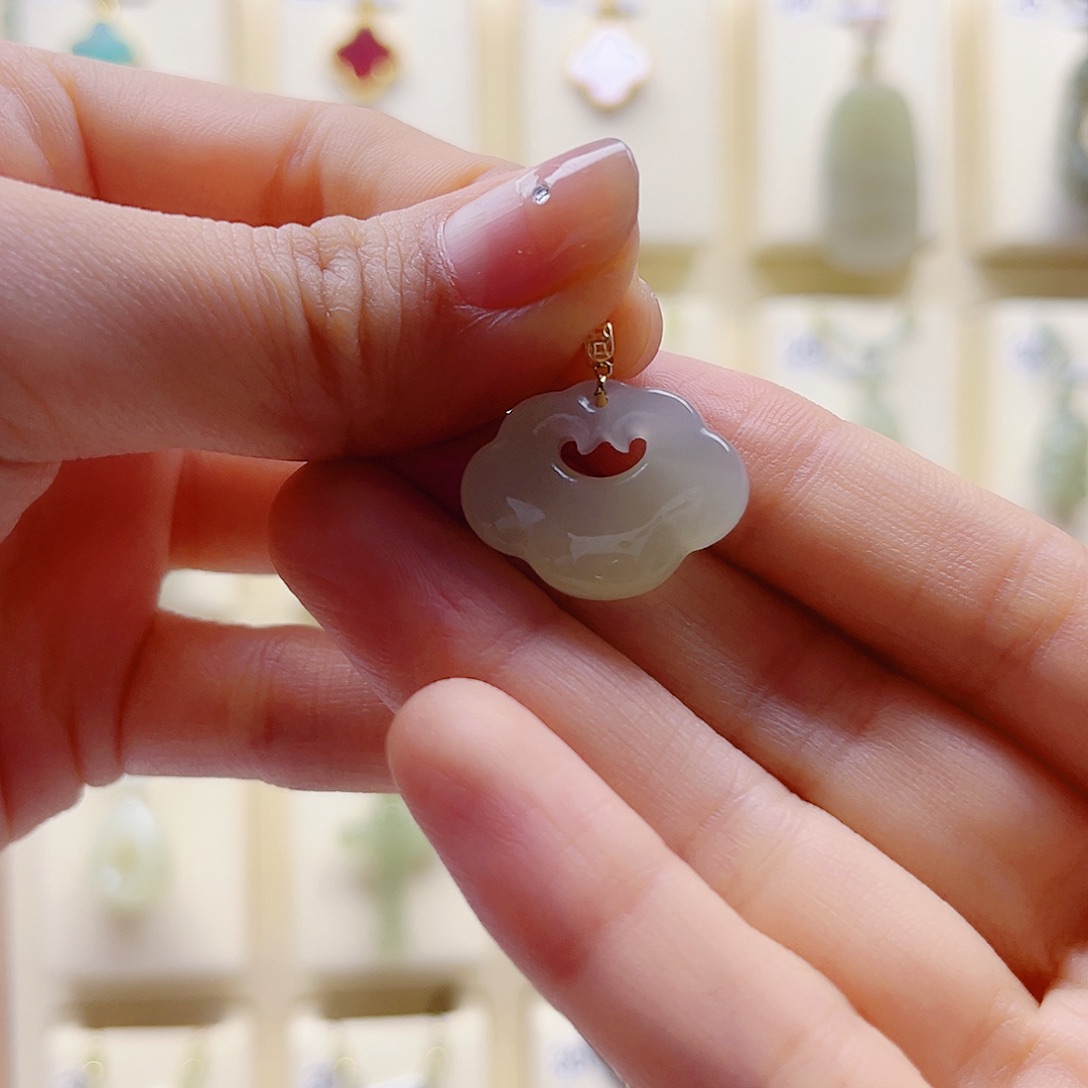 ****了和田玉18K金镶嵌吊坠(赠链)