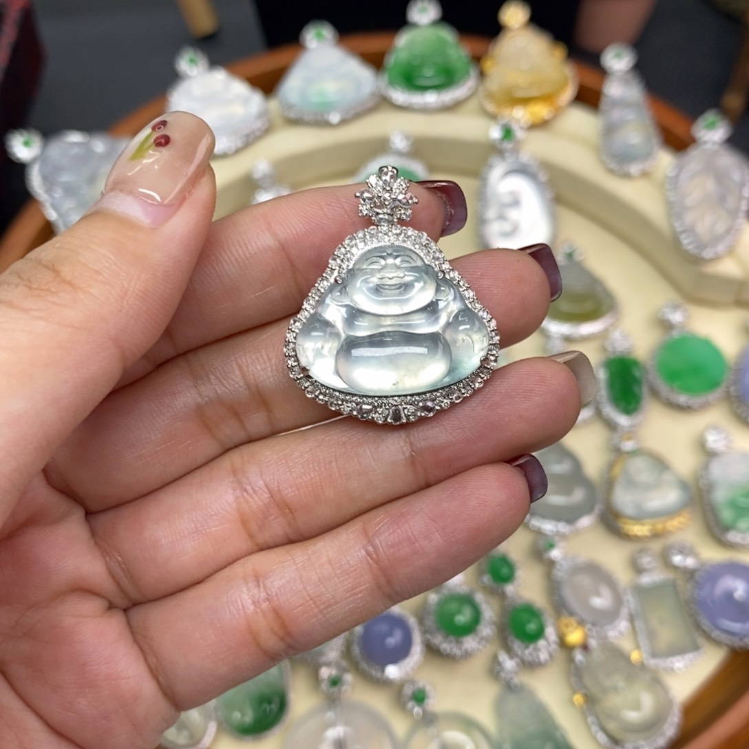 翡翠颈饰18K金镶嵌米**斯A货翡翠