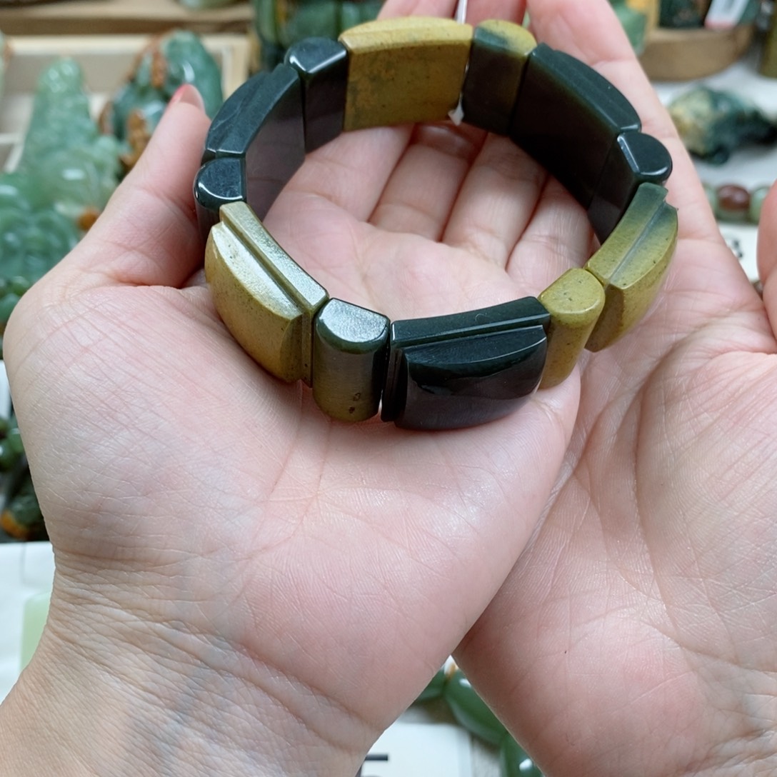 透闪石质玉手链未镶嵌俗**名