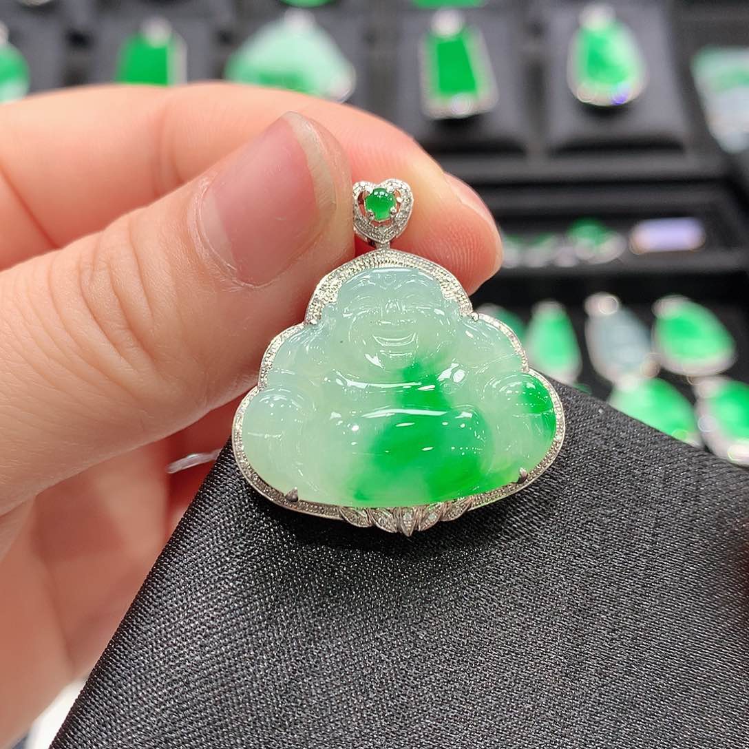 翡翠18K金镶嵌颈饰佛公