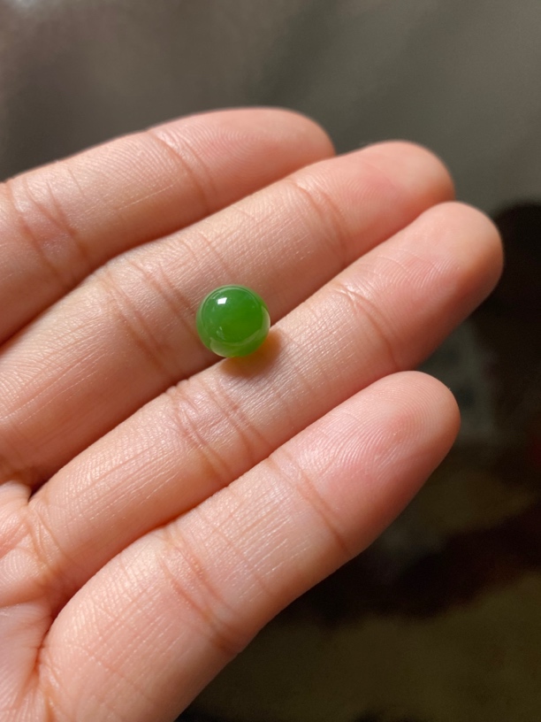 天然和田玉碧玉单珠 果阳绿 8毫米左右 颜色好看 水头好 有性价比