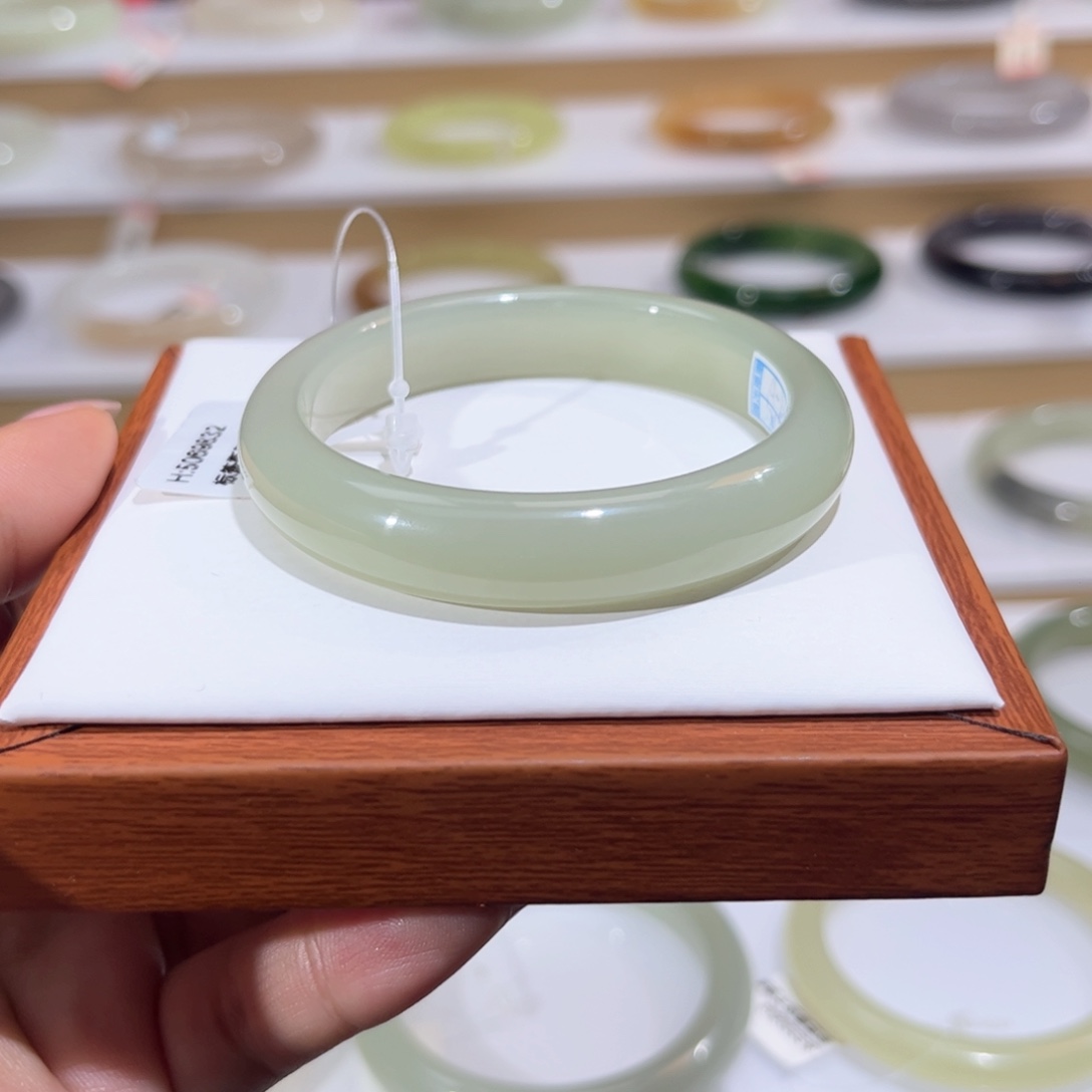 和田玉未镶嵌手镯妮 渐变