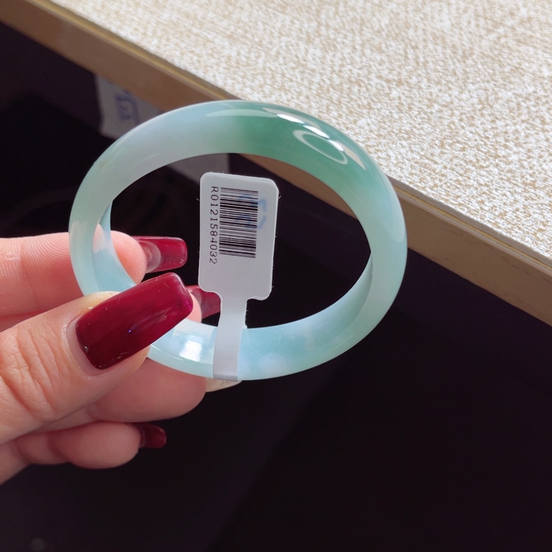 翡翠手镯未镶嵌黄****g手镯