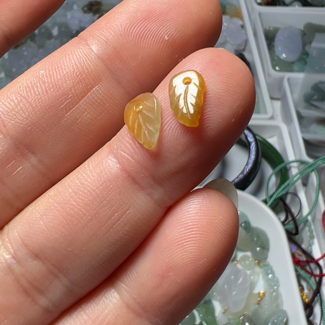 翡翠未镶嵌颈饰小叶子两个28块