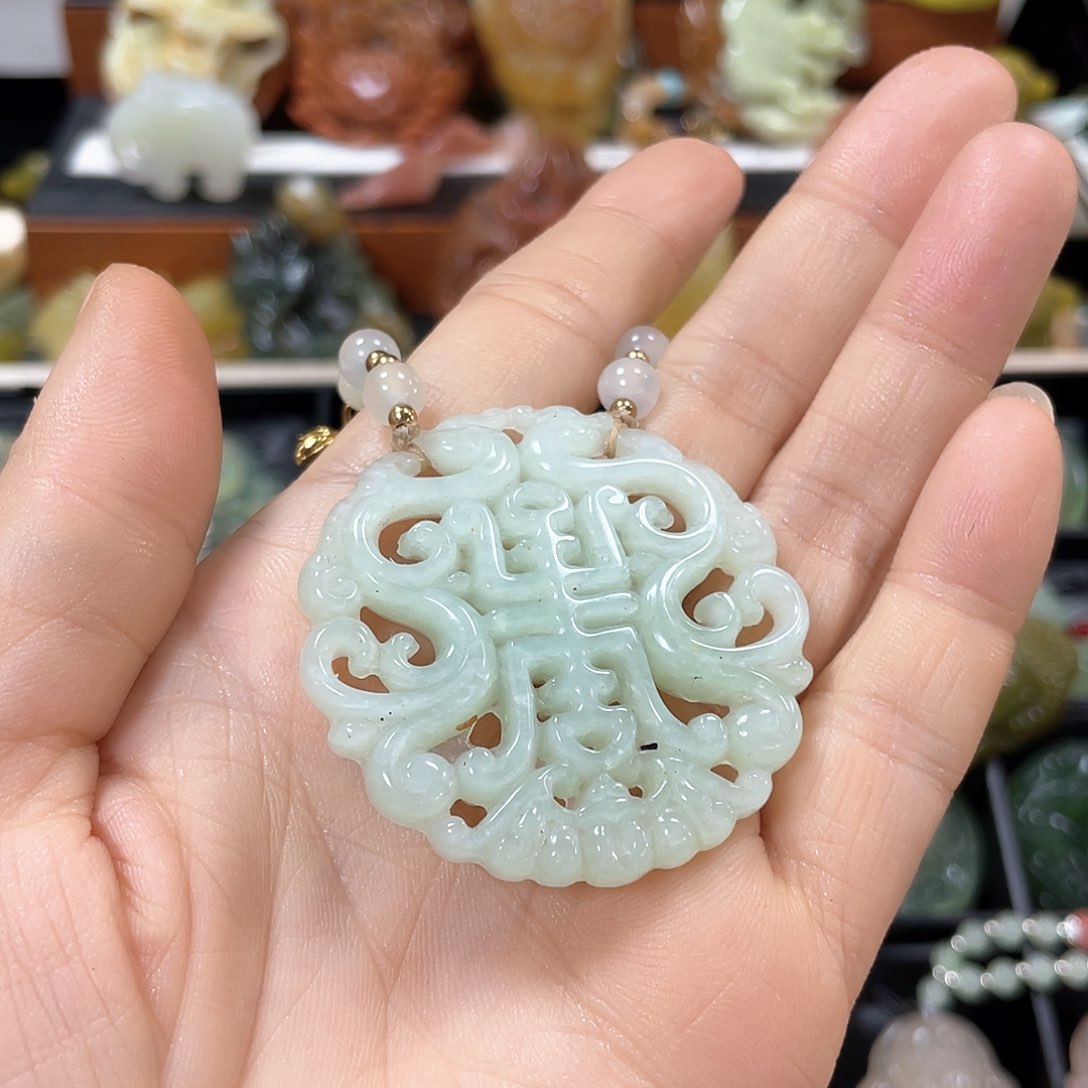 蛇纹石玉颈饰未镶嵌