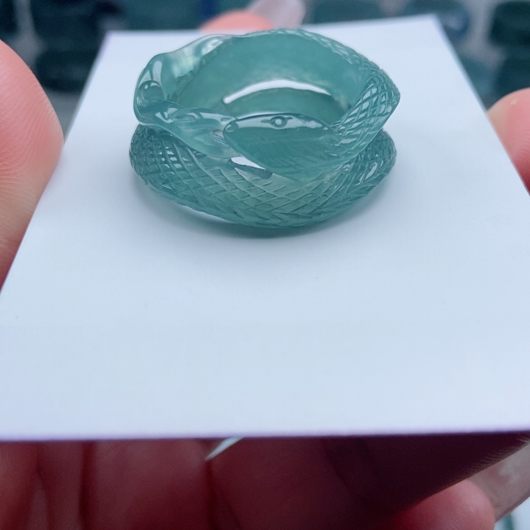 翡翠戒指未镶嵌翡翠