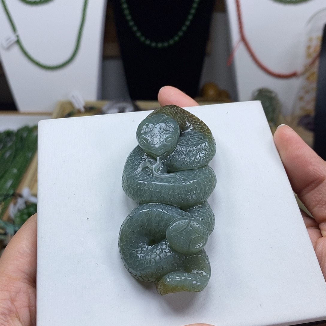 和田玉颈饰未镶嵌