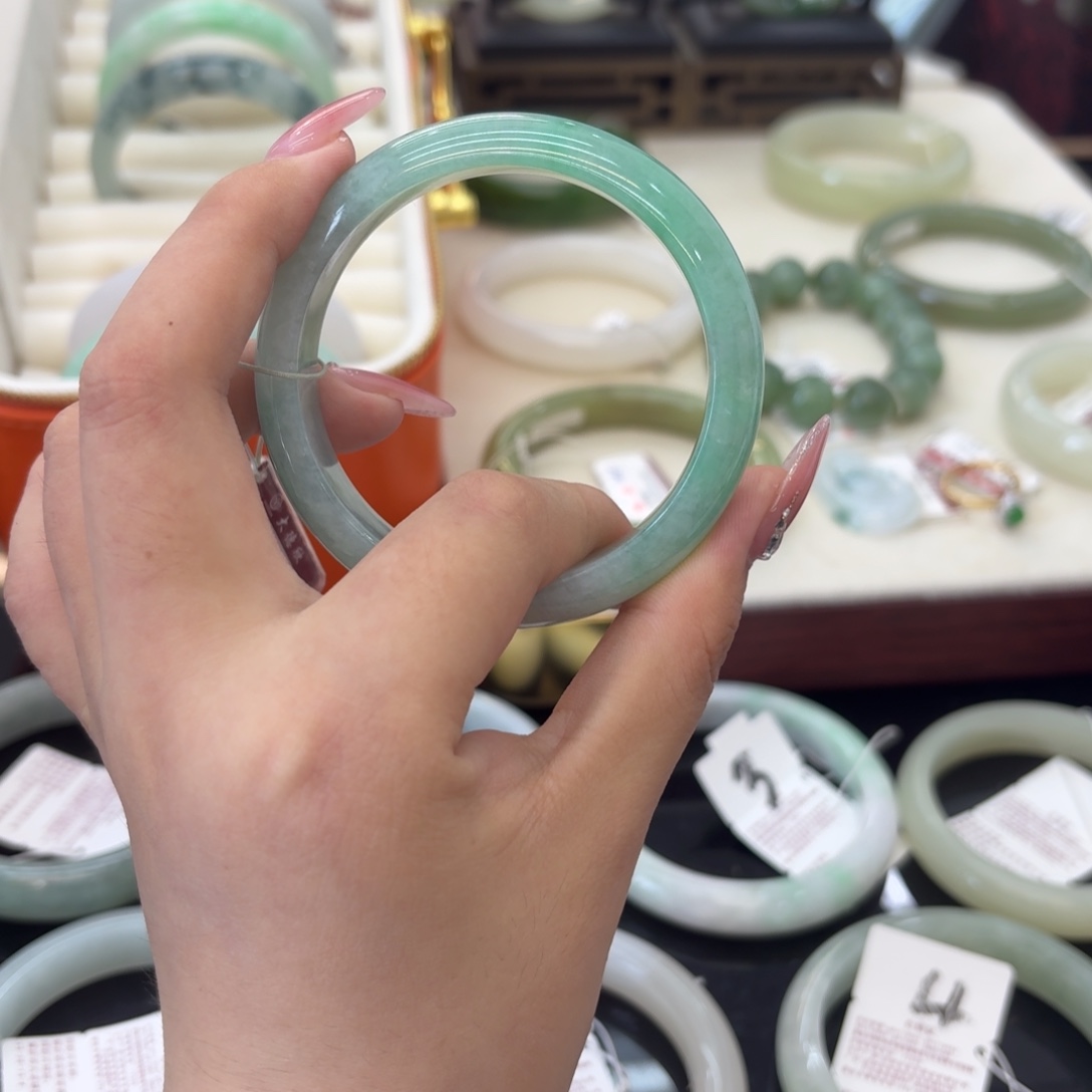 未镶嵌手镯翡翠（半山半水）