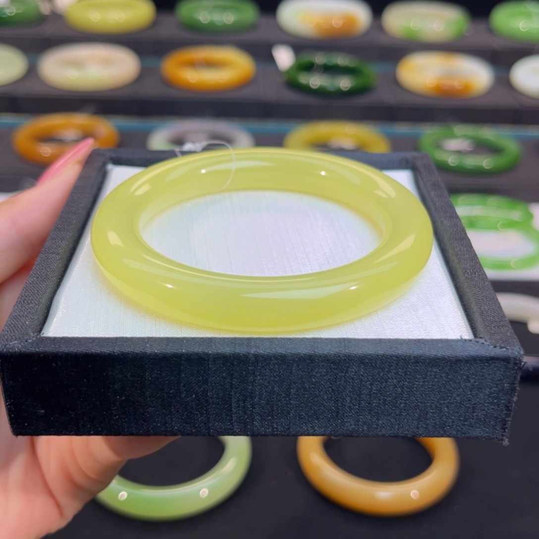 未镶嵌手镯和田玉冰底鸡油黄