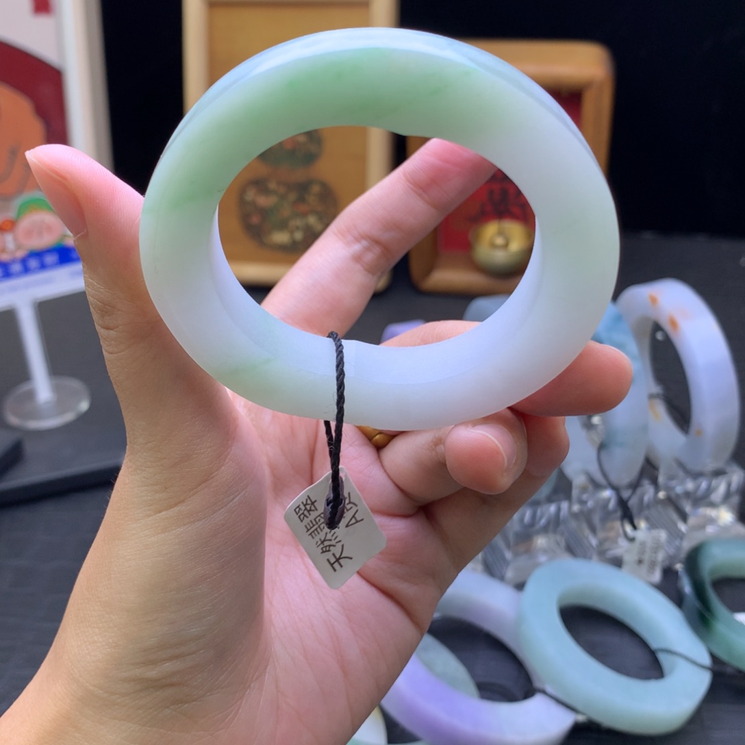 九***月定制翡翠未镶嵌翡翠手镯