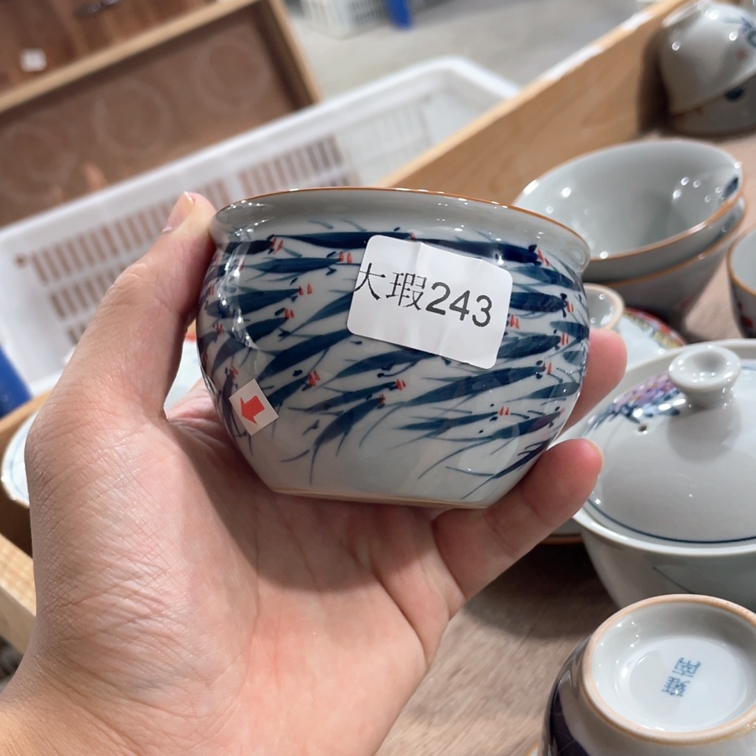 釉下手绘茶具微瑕