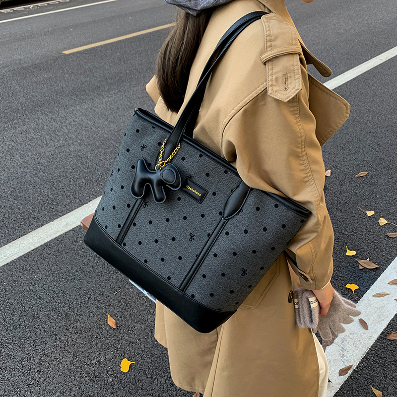 2025双面压花托特包  时尚百搭  