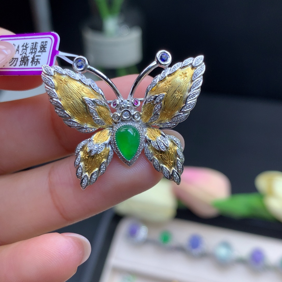 翡翠18K金镶嵌颈饰