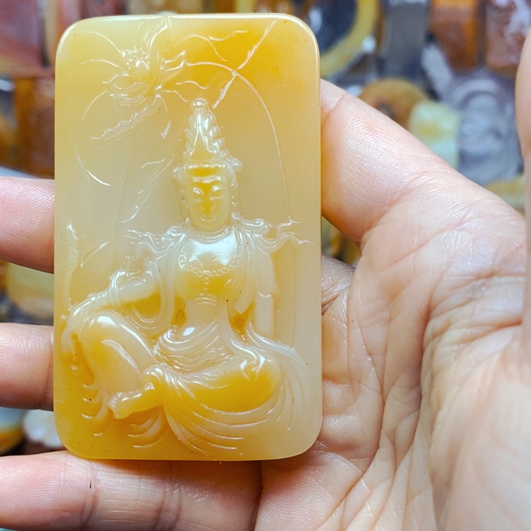 石英质玉（黄龙玉）未镶嵌颈饰
